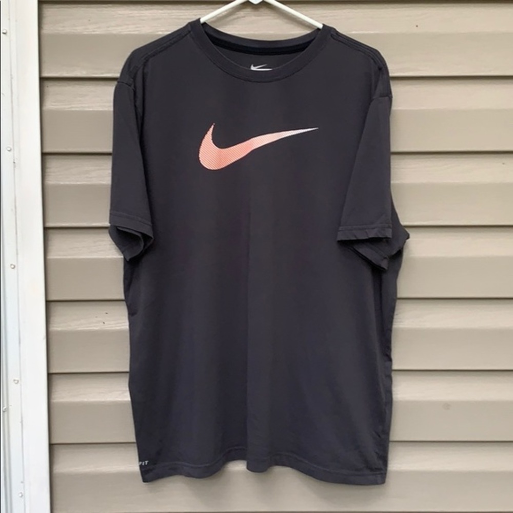 Nike dri-fit men’s gray short sleeve tee shirt